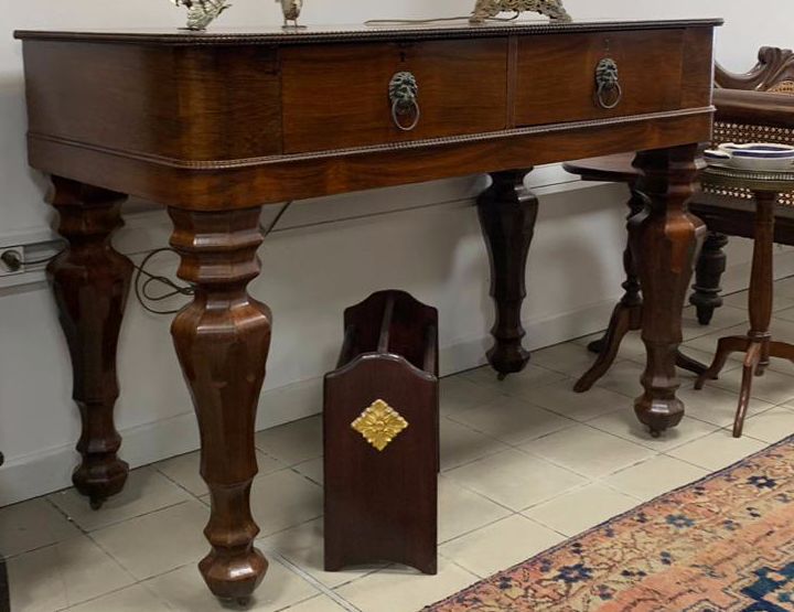 Console et rangement en vente dans le magasin Antiquités Ébénisterie d'art