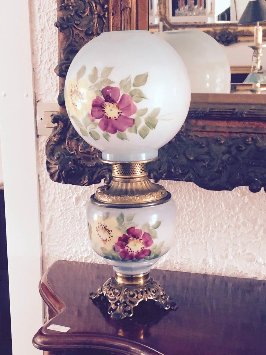 Lampe éteinte, ronde et fleurie