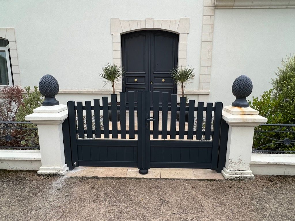 Portail battant 2 vantaux en aluminium modèle classique