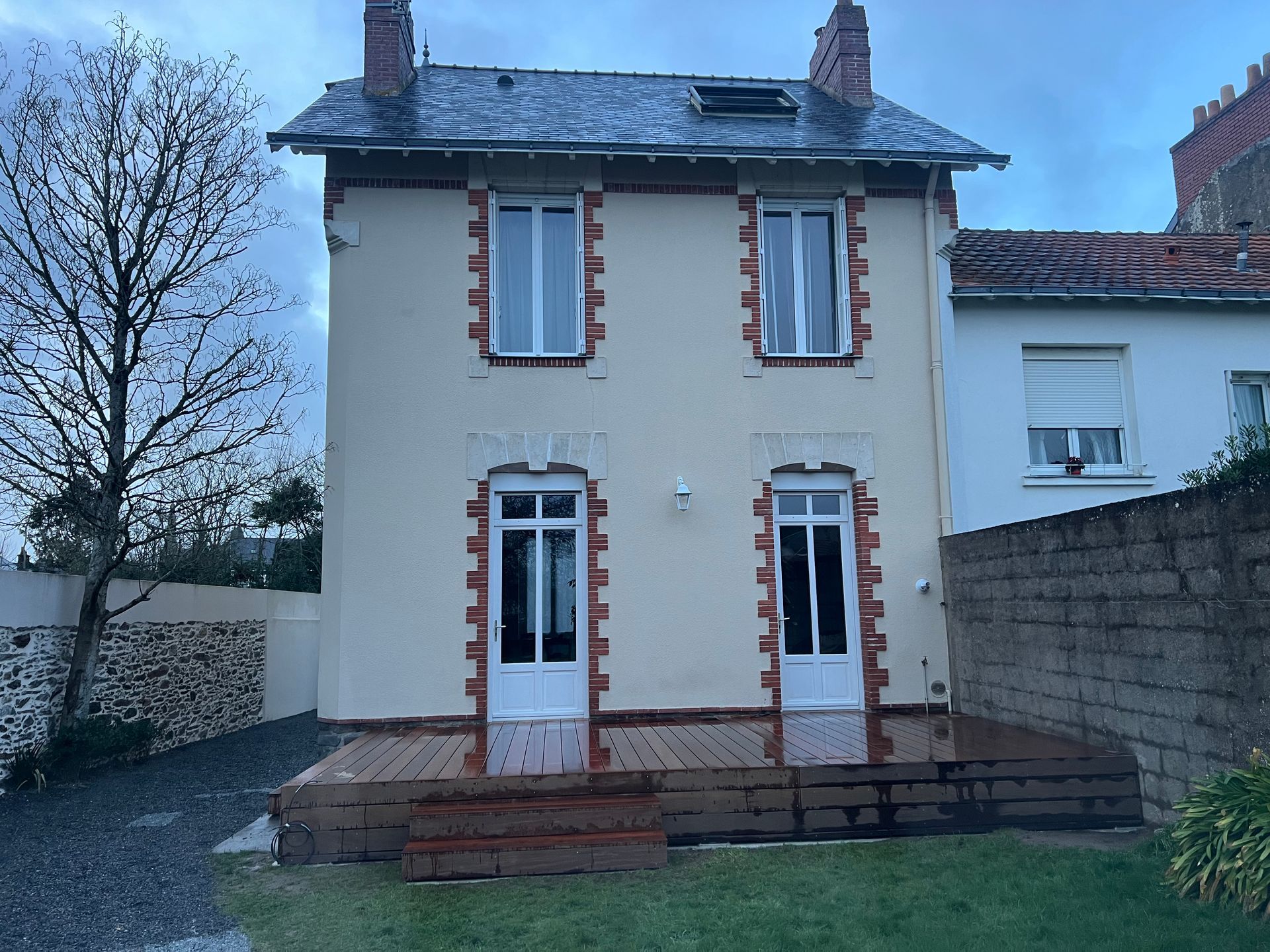 terrasse bois surélevée avec lame essence IPE 2 faces lisses