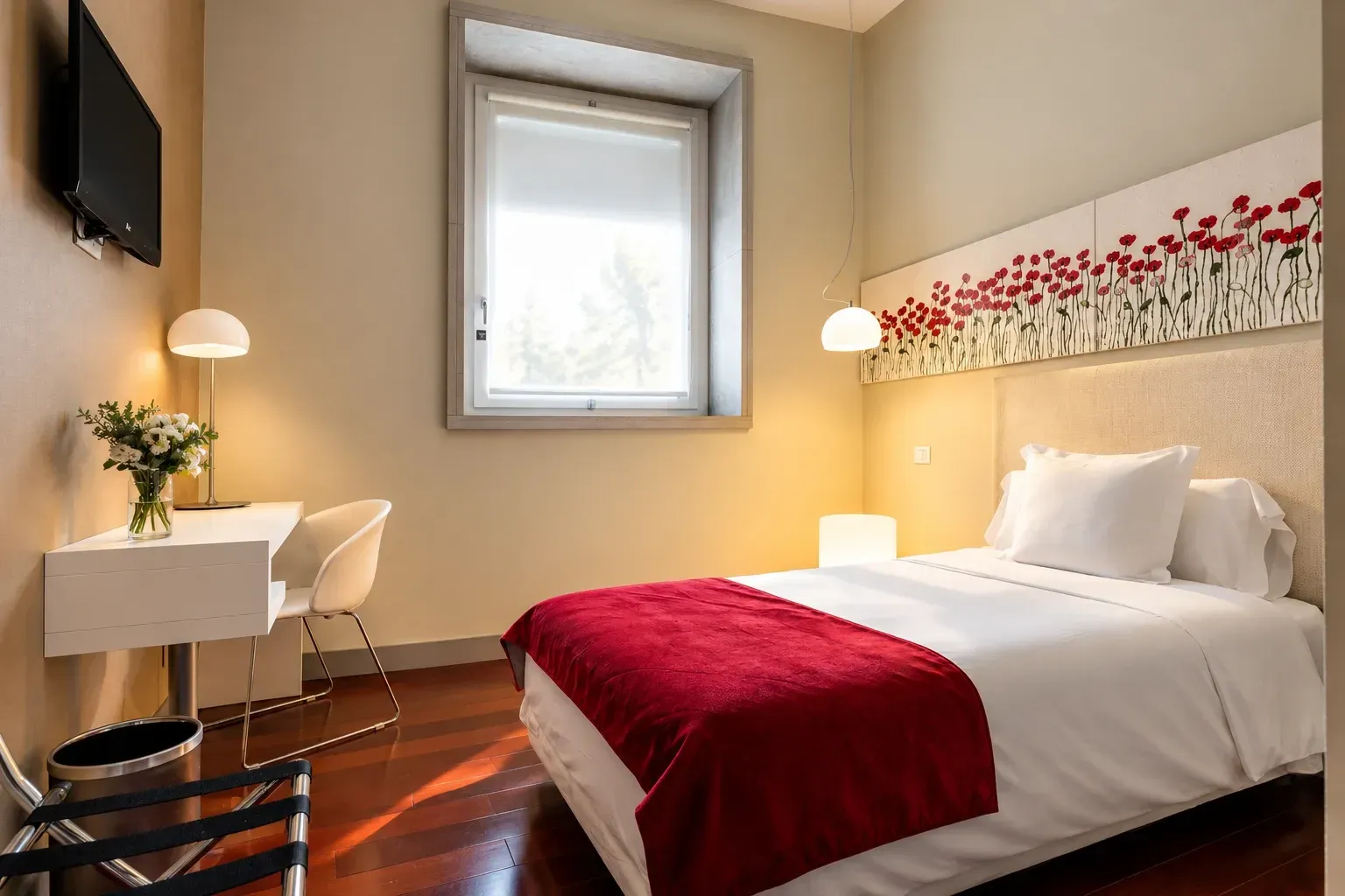 Dormitorio moderno pequeño con una cama individual