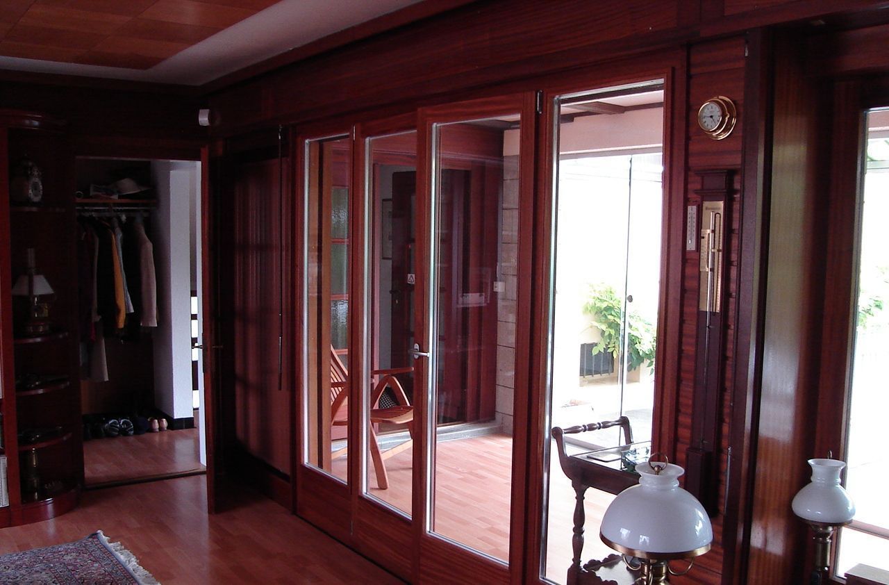 Porte-fenêtre en acajou - Favre Bernard