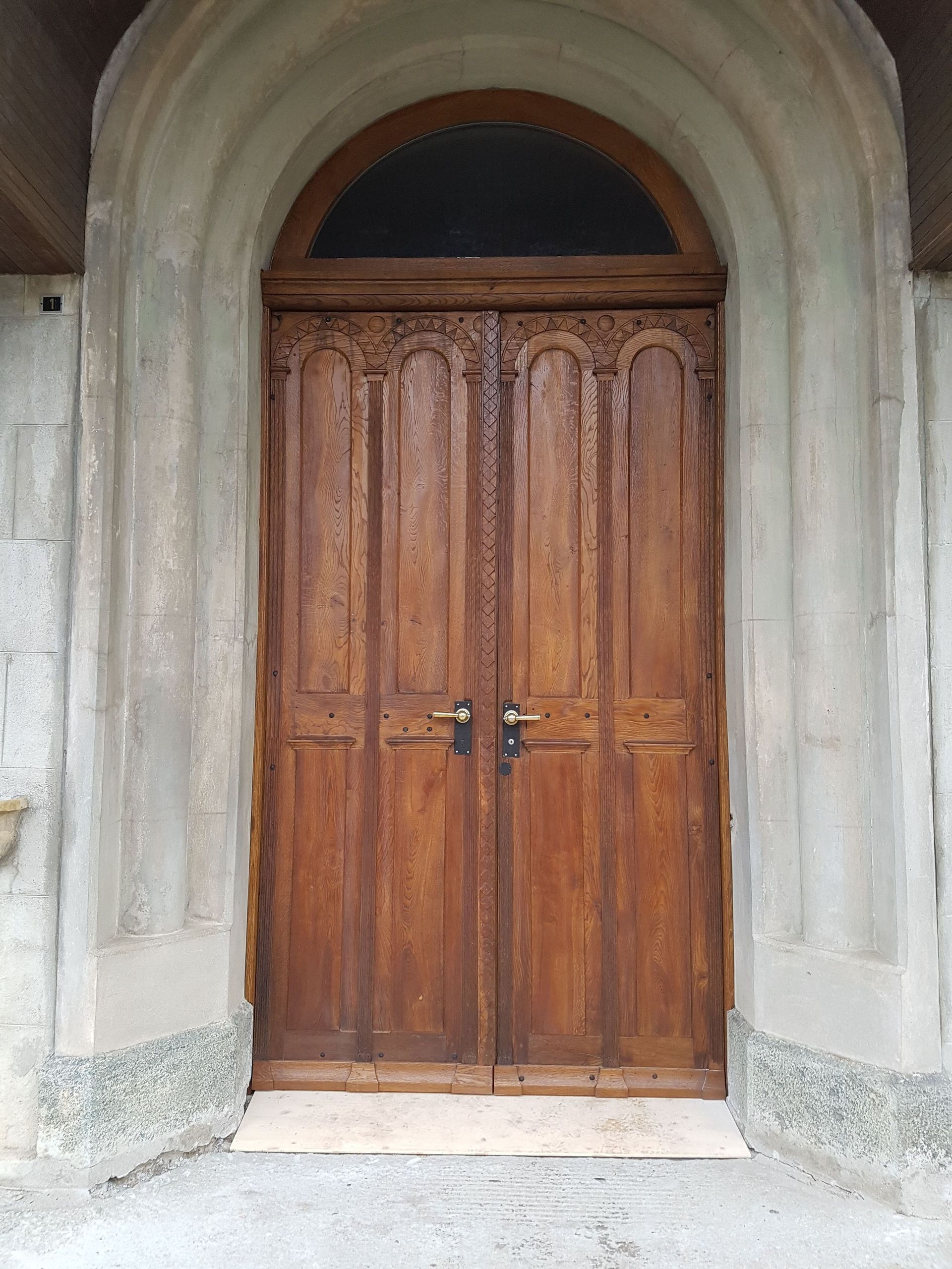 Rénovation de portes d'églises - Favre Bernard