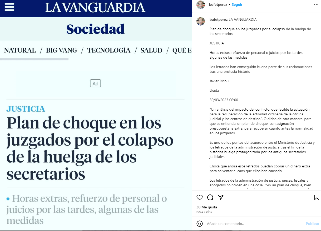 Un titular de un artículo del diario La Vanguardia sobre un plan sorprendente para abordar la acumulación de casos en los tribunales causada por una huelga de empleados judiciales.