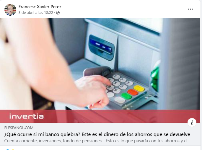 Una persona utilizando el teclado de un cajero automático, con un titular de noticias sobre la insolvencia del banco que se muestra debajo.