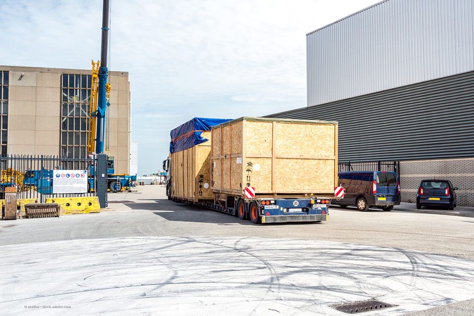 Gelbes Tor, installiert von IVS Industrietore & Verladetechnik GmbH & Co. KG