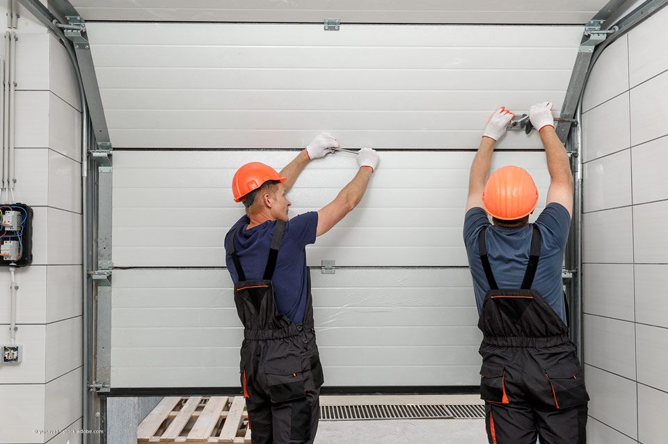 Rotes Tor, installiert von IVS Industrietore & Verladetechnik GmbH & Co. KG