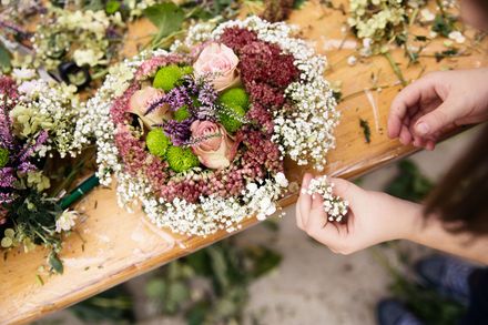 Bunte Blumensträusse