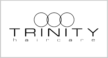 Ein Regal mit mehreren goldenen Wellaflex-Haarspraydosen mit farbigen Etiketten.