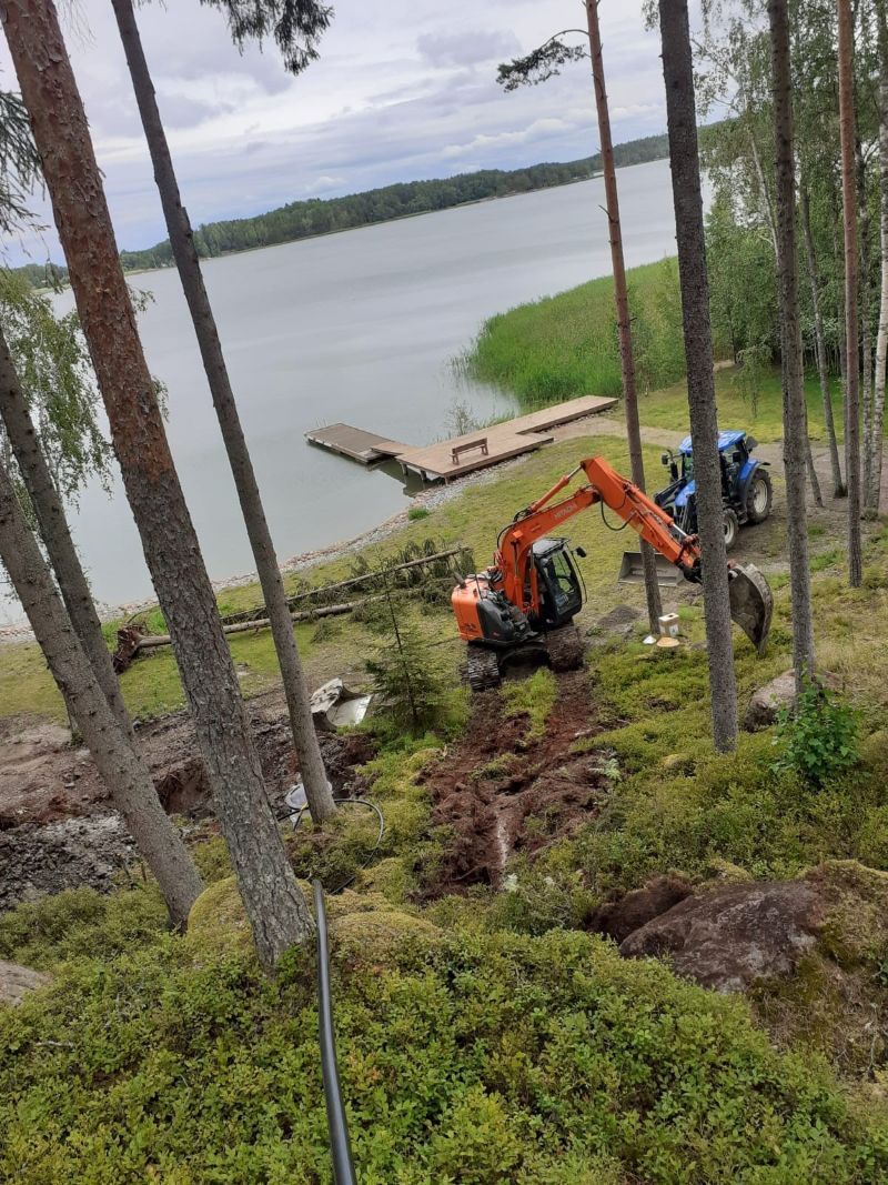 Kaivuutyöt rannassa