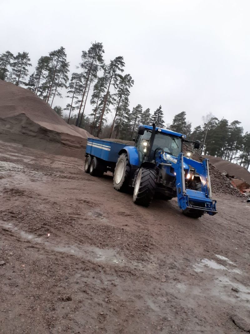 Traktori ja peräkärry