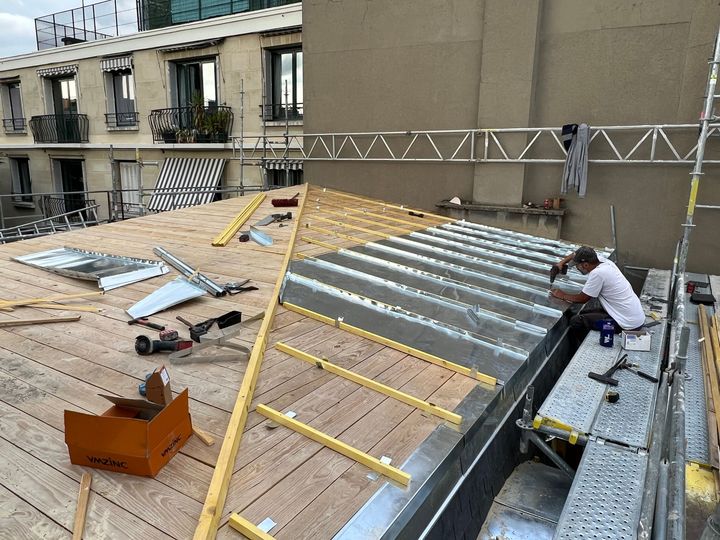 Installation d'un toit en bac acier