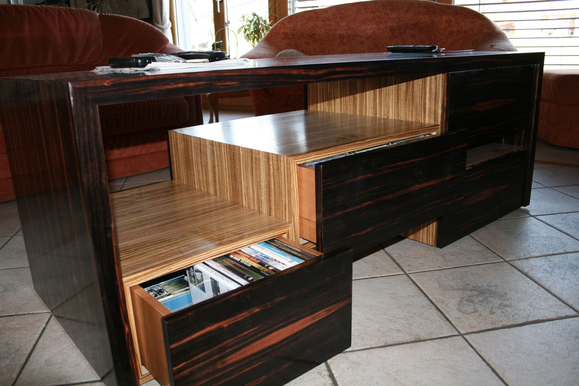 meuble bas ébène et zebrano - Ebénisterie Doutaz SA - Epagny