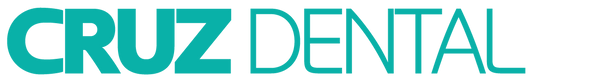Se muestra un logotipo de Cruz Dental sobre un fondo blanco.
