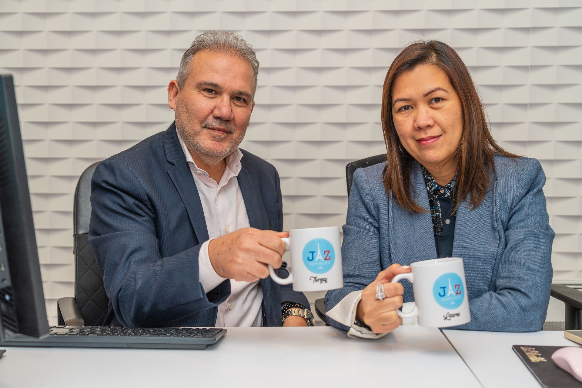 M. Tourgay et Mme Laarni KESKINLER.