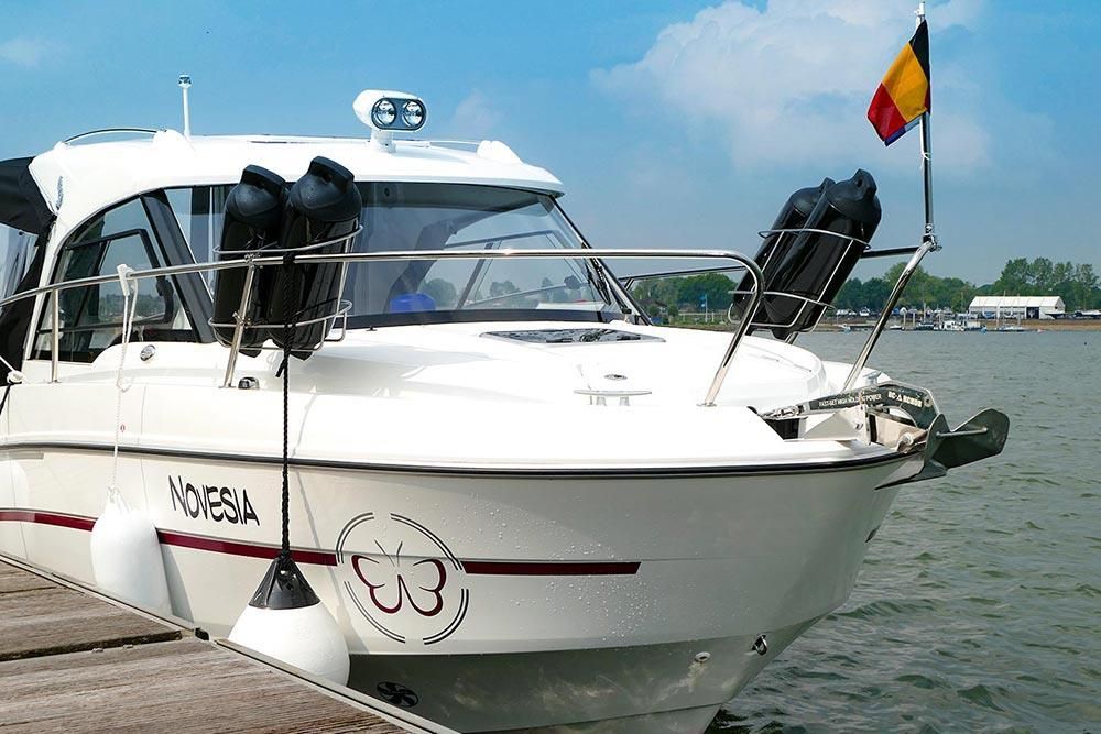 Flussbestattung mit unserer Beisetzungsyacht „Novesia“