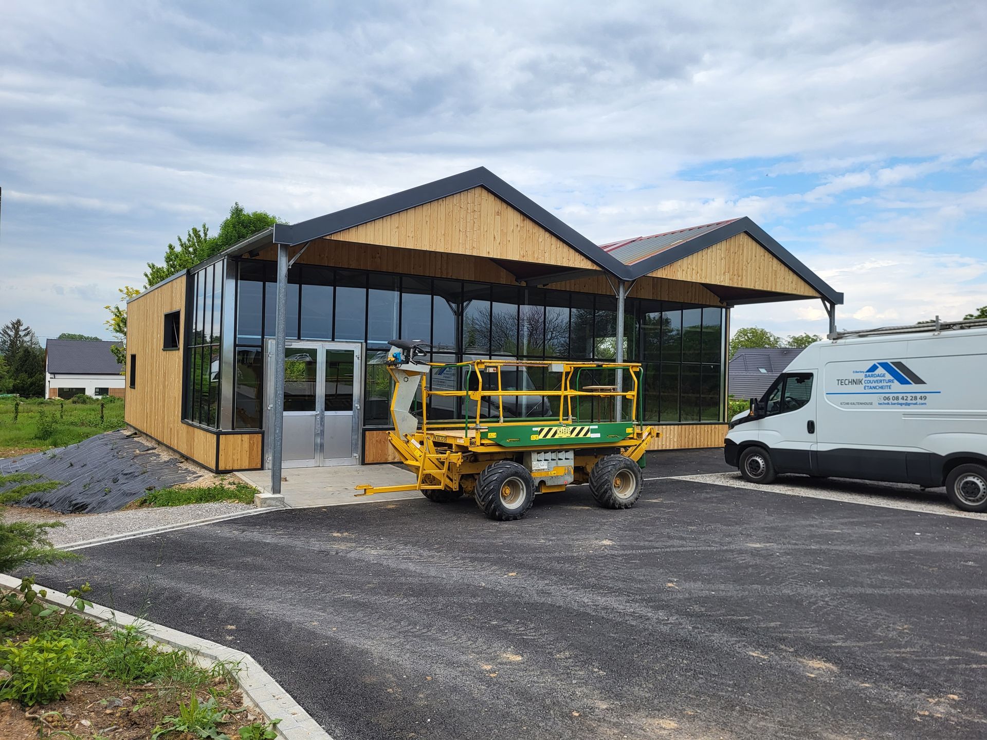Bardage en bois sur un magasin