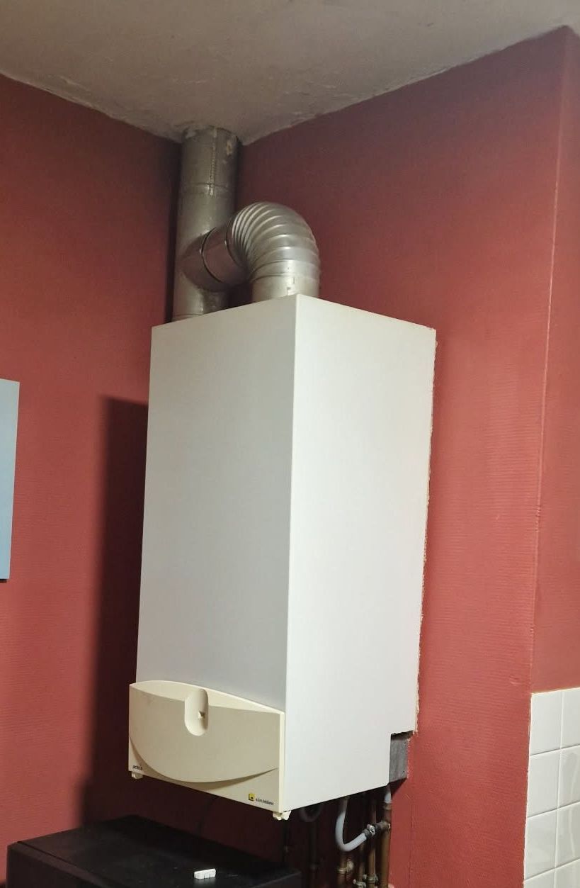 Chaudière en cours de dépannage