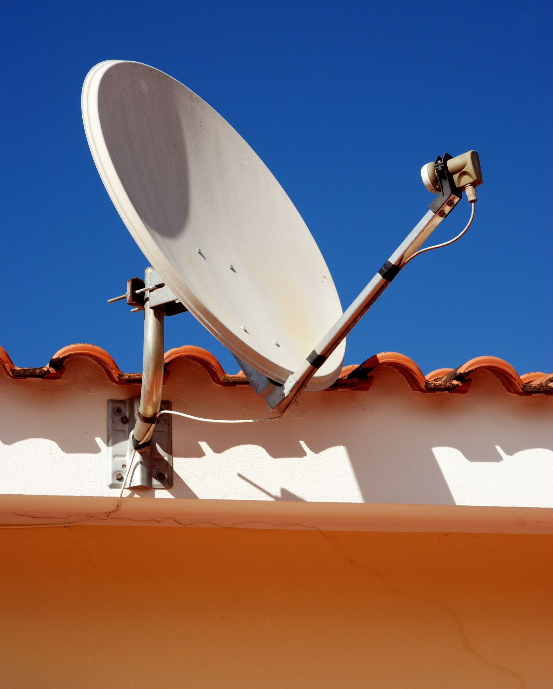 Antenne de télévision sur une toiture