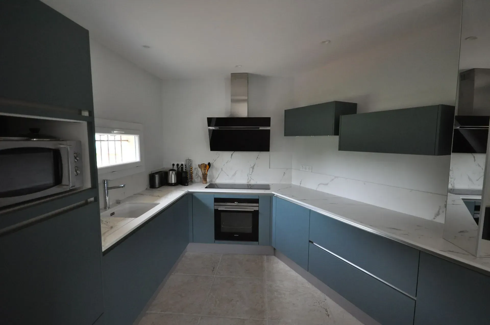 Cuisine d'angle bleue