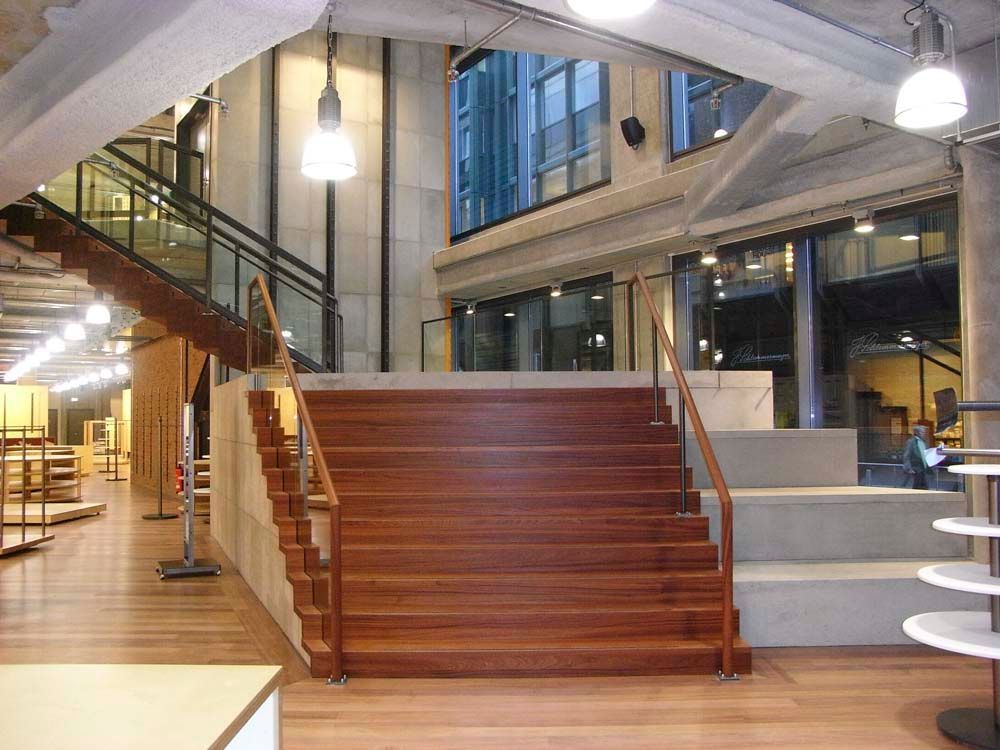 Hendlmeier Objektdesign Büros & Shops | Holztreppe