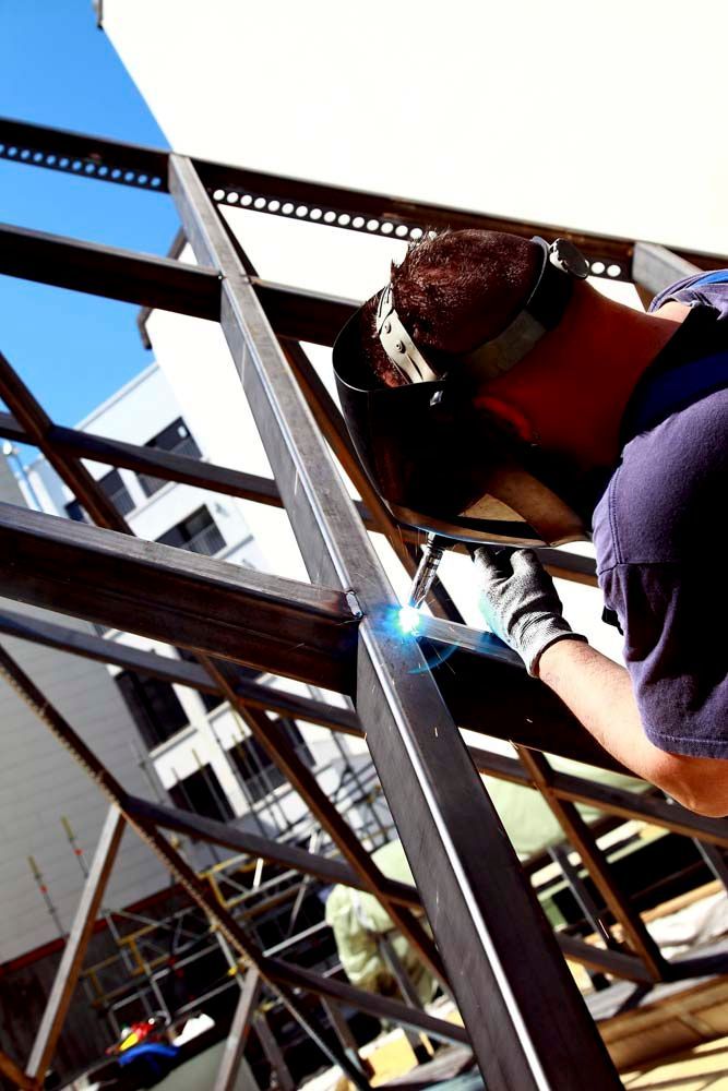 Hendlmeier Objektdesign Fassaden | Schweißarbeiten