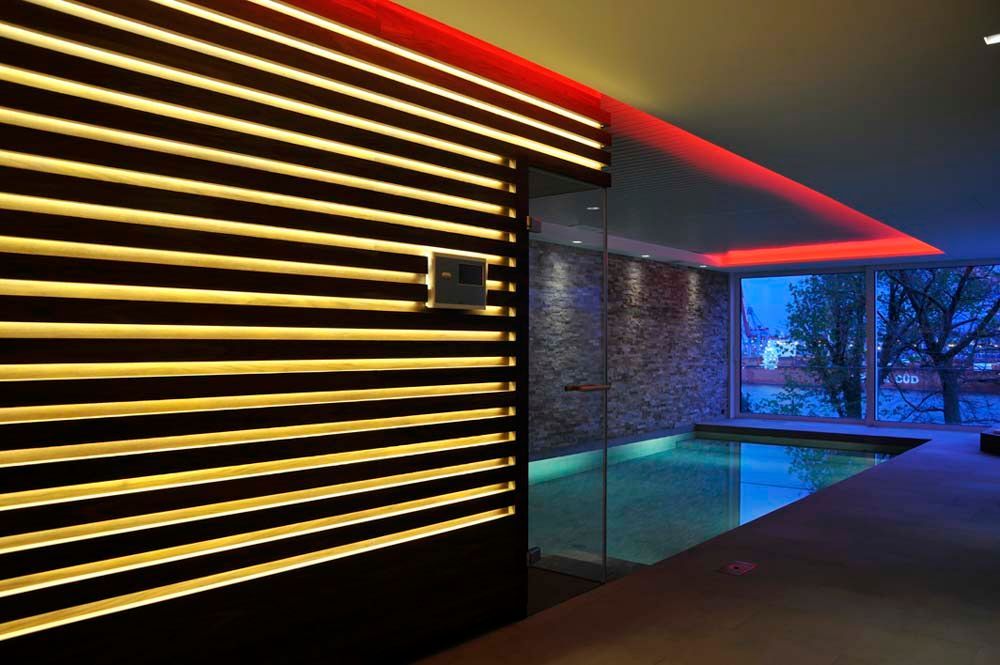 Hendlmeier Objektdesign Bäder Innenpool mit Beleuchtung