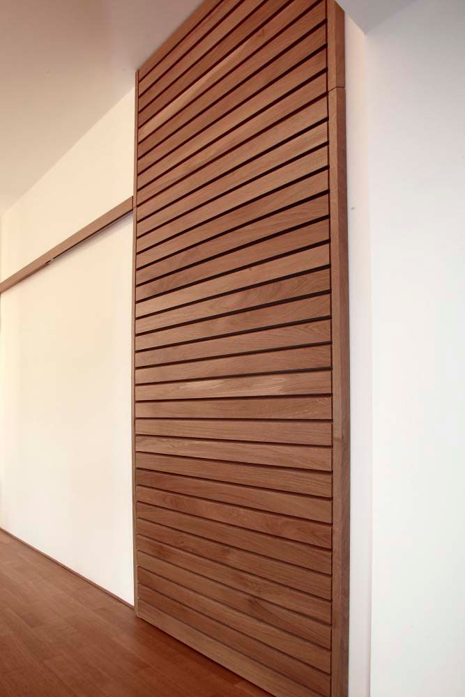 Hendlmeier Objektdesign Bäder Schiebetür als Wandelement