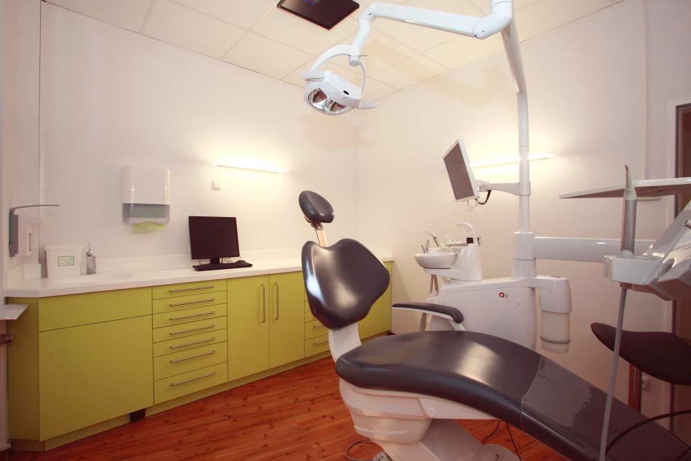 Hendlmeier Objektdesign Büros & Shops | Zahnarzt Behandlungszimmer