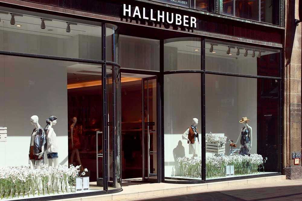 Hendlmeier Objektdesign Fassaden | Hallhuber Eingangsbereich mit Schaufenster