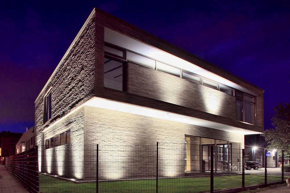 Hendlmeier Objektdesign Fassaden | beleuchtete Hausfassade