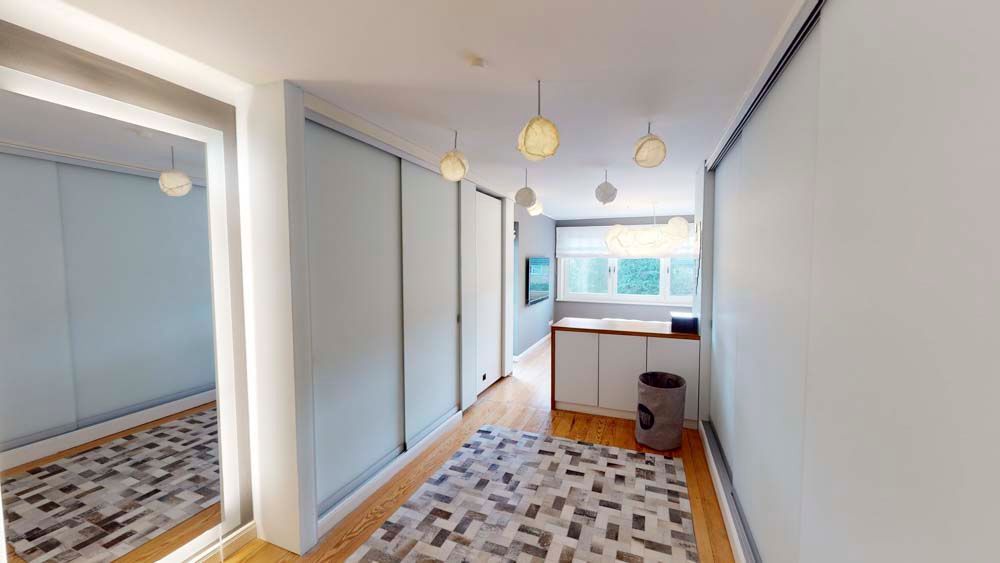 Objektdesign Hendlmeier Wohnraum | begehbarer Kleiderschrank mit Spiegel