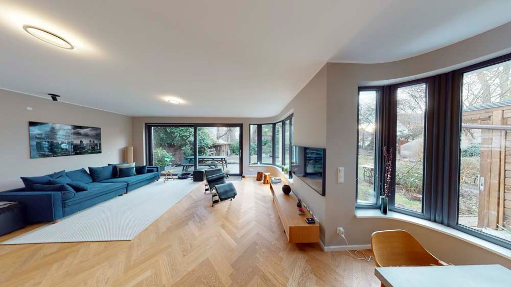 Objektdesign Hendlmeier Wohnraum | großzügiger Wohnraum mit Panoramafenstern