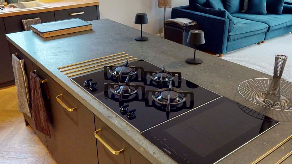 Hendlmeier Objektdesign Küchen | Kücheninsel mit Gasherd