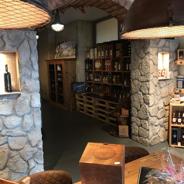 Reto Melchior GmbH#steinsäulen#Weinkeller#