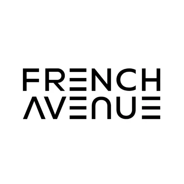 Logotipo de French Avenue, texto negro sobre fondo blanco.