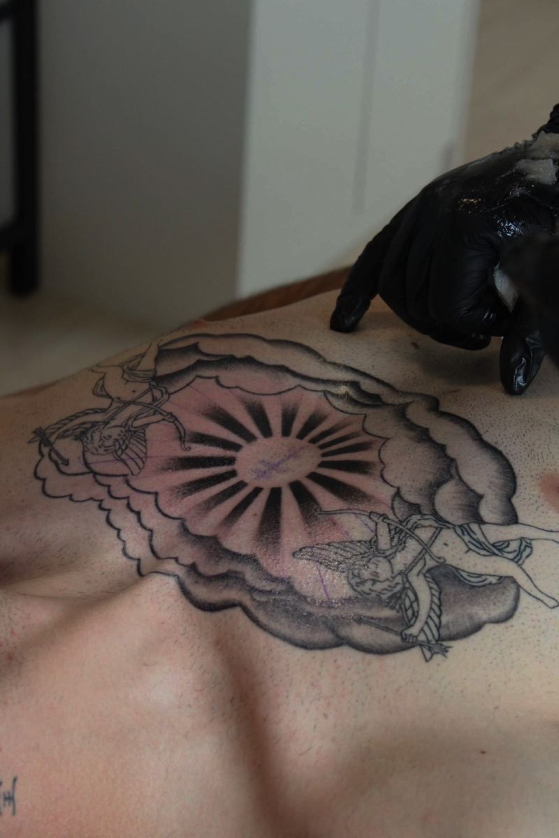 Tatouage en cours chez RG Tattoo à Yvonand