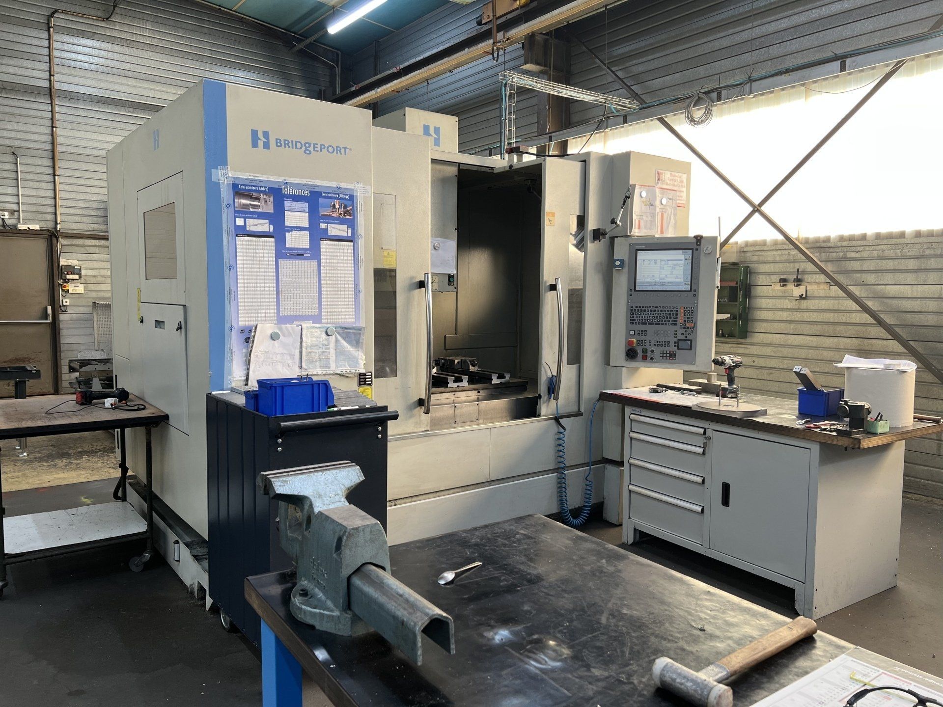 Un centre d’usinage BRIDGEPORT