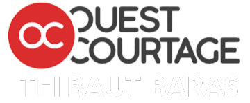 Logo de « Ouest Courtage Thibaut Baras » avec un cercle rouge contenant un symbole « OC » blanc.