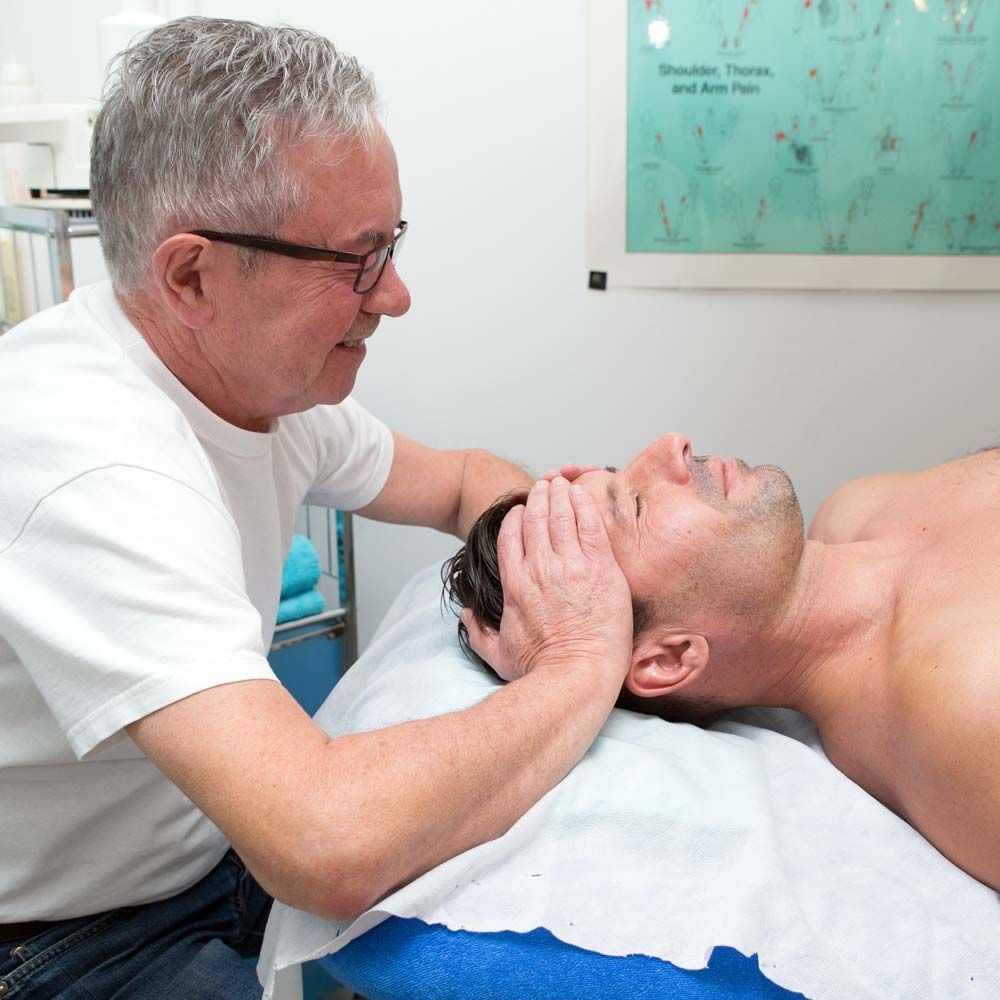 Praxis für Physiotherapie & Osteopathie Michael Modlischewski, Behandlung, Behandlungsmethode, Allergien, Akute Schmerzen des Bewegungsapparates, Chronische Schmerzen des Bewegungsapparates, Atemwegserkrankungen, Bandscheibenvorfall, Fehlfunktionen innerer Organe, Gynäkologische Probleme, Kiefergelenkstörungen, Kopfschmerzen, Schwindel, Stirnhöhlenprobleme und Ohrprobleme, Tinnitus