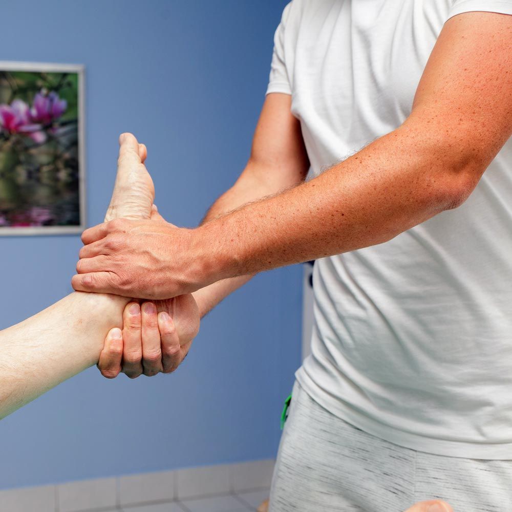 Praxis für Physiotherapie & Osteopathie Michael Modlischewski, Behandlung nach ärztlicher Verordnung, Kassenleistung, Kassenleistungen, physiotherapeutische Leistungen, Krankengymnastik, Lichttherapie, Wärmetherapie, Kompressionsbehandlung, Schlingenkäfig, Elektrotherapie mit Massage, motorische Fehlfunktionen, therapeutische Bausteine, Physiotherapie, Ergotherapie, Hydrotherapie, Balneotherapie, Leistungsspektrum, medizinische Massagen, Therapie, manuelle Therapie, Mobilisation, Haltungsschulung und Muskelaufbau, Erhalt der Mobilität