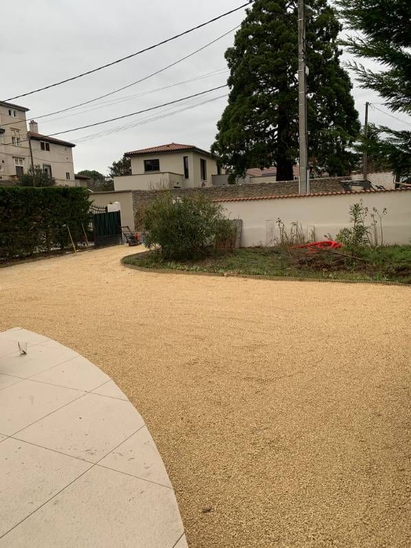 Moquette de pierre pour y garer la voiture