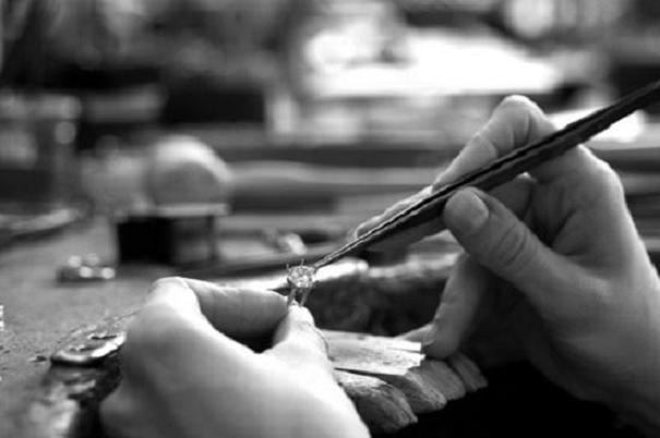 Joaillier, près de Lodève et Pezenas (34), création de bijoux uniques 