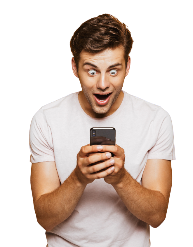 Un homme qui n'en croit pas ses yeux devant un téléphone