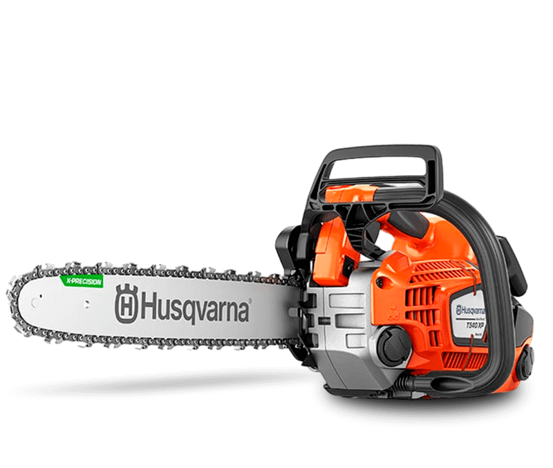 Una motosierra Husqvarna está sobre una superficie blanca.