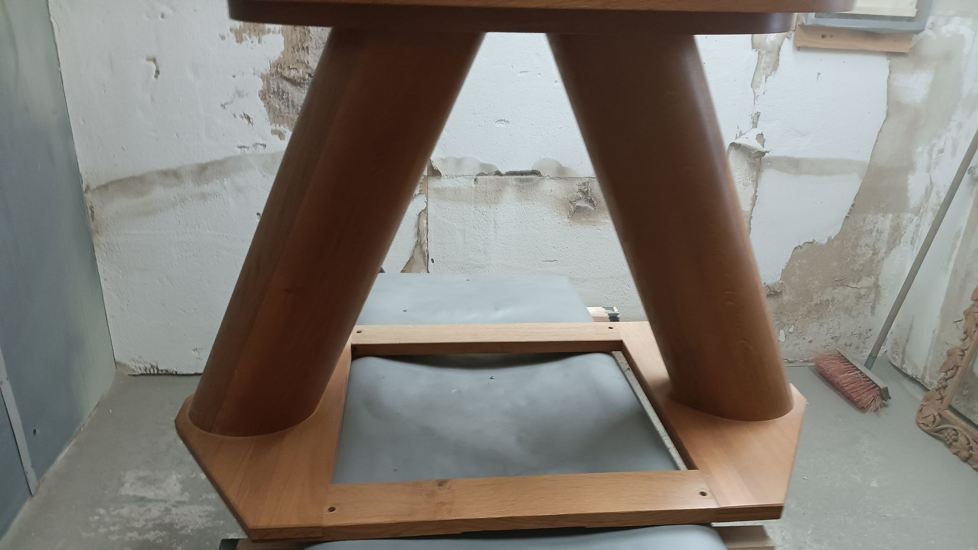 Table en bois verni