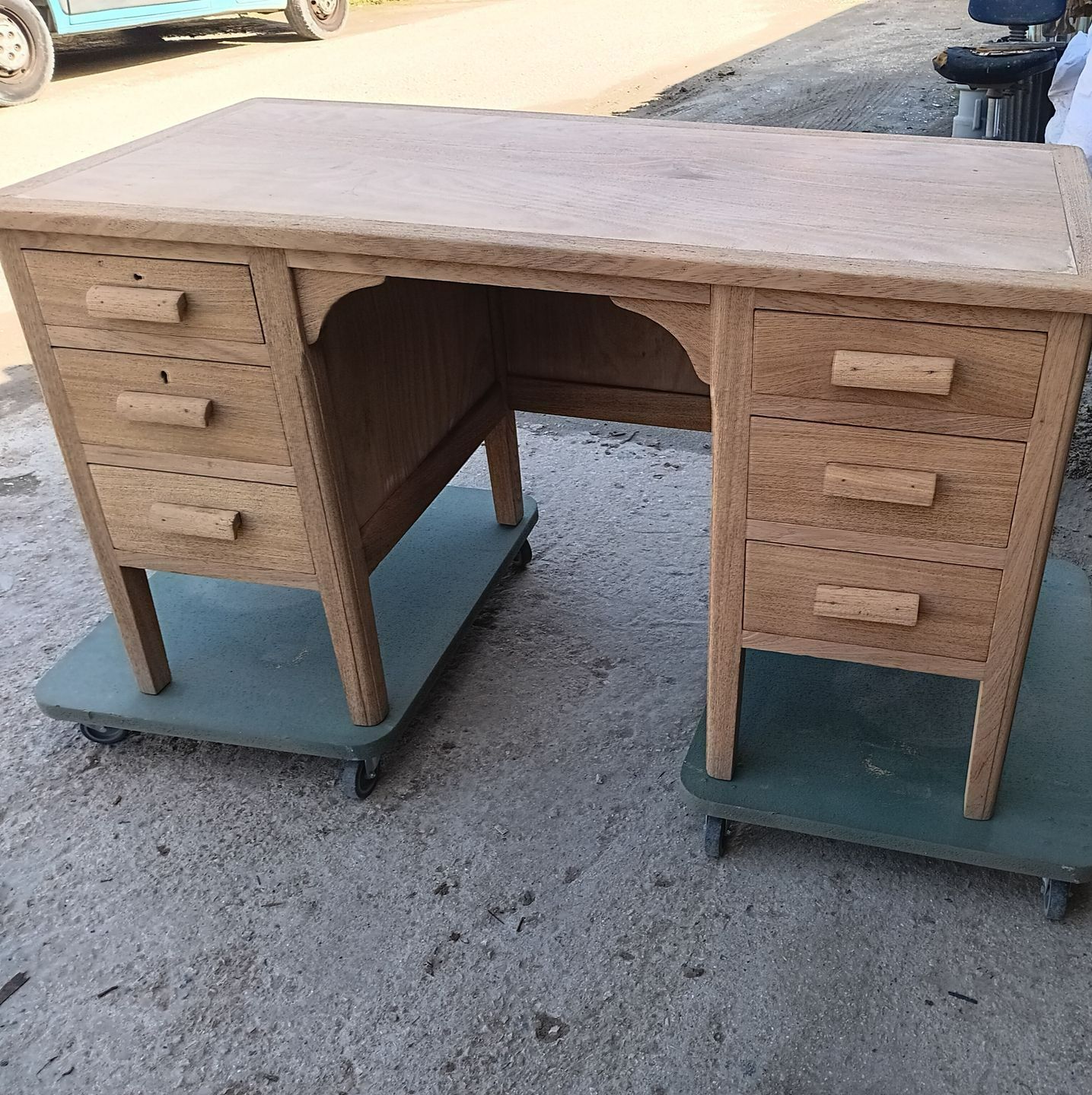 Meuble en bois poncé