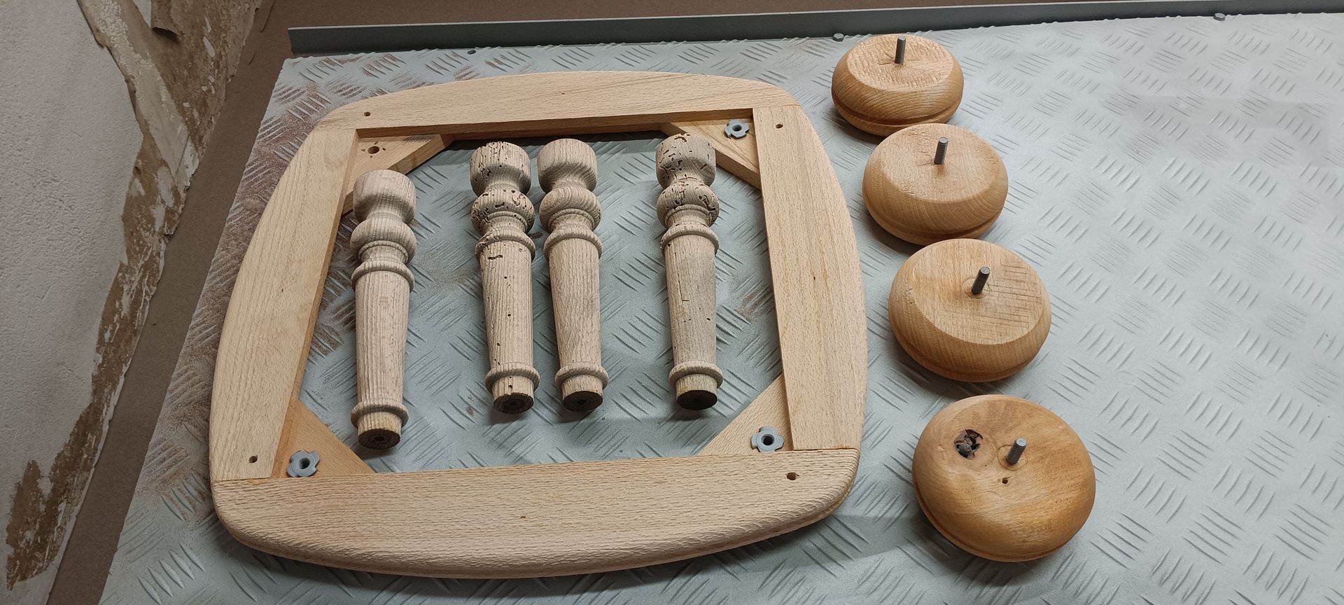 Pieds de table aérogommés