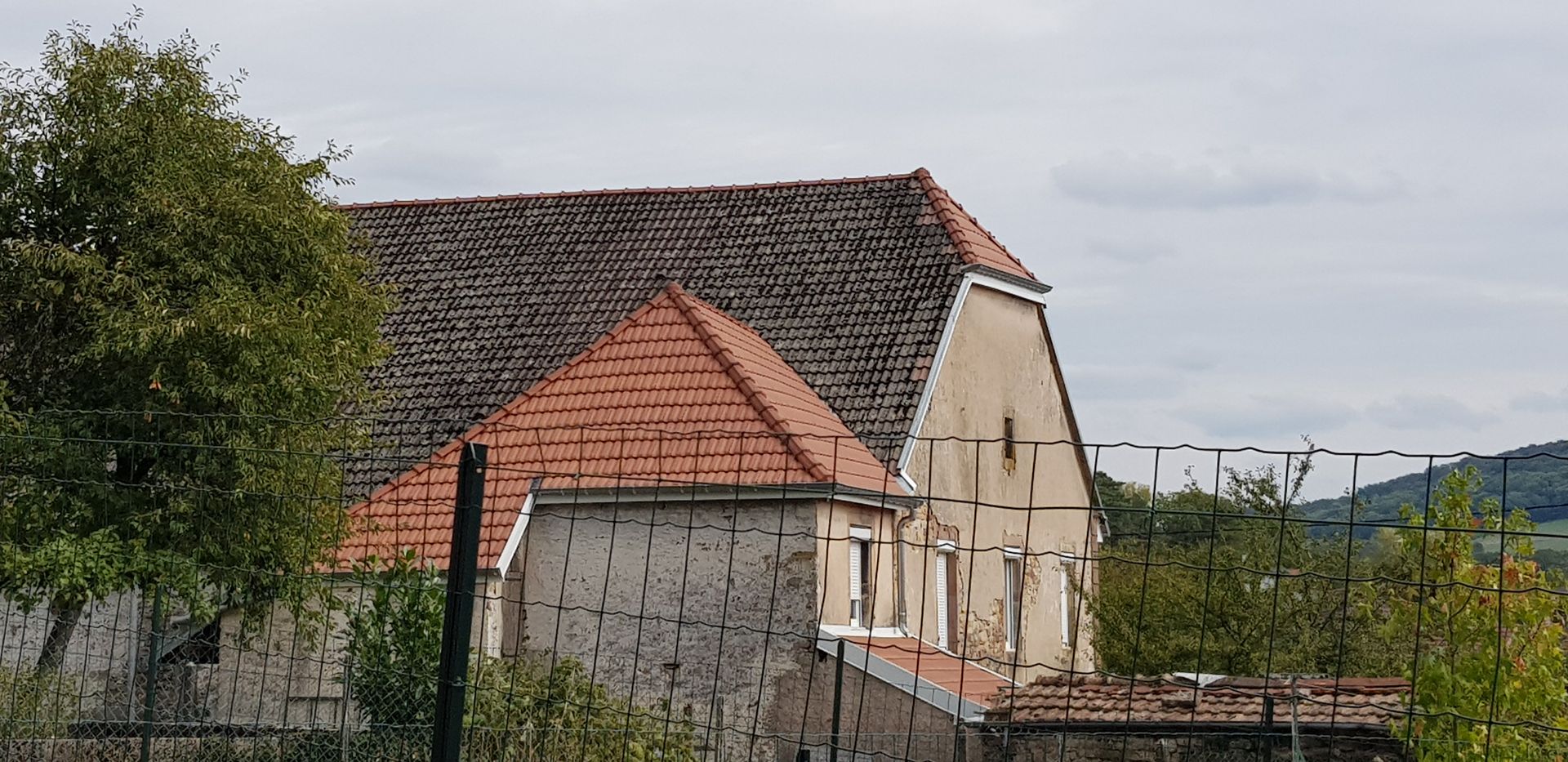 Différence entre toiture nettoyée et ancienne