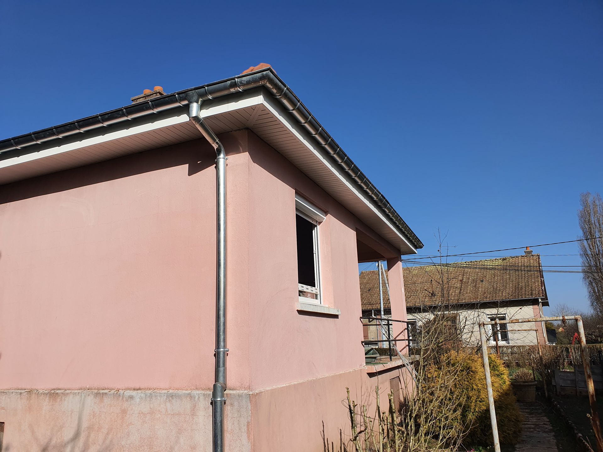 Gouttière neuve angle 1